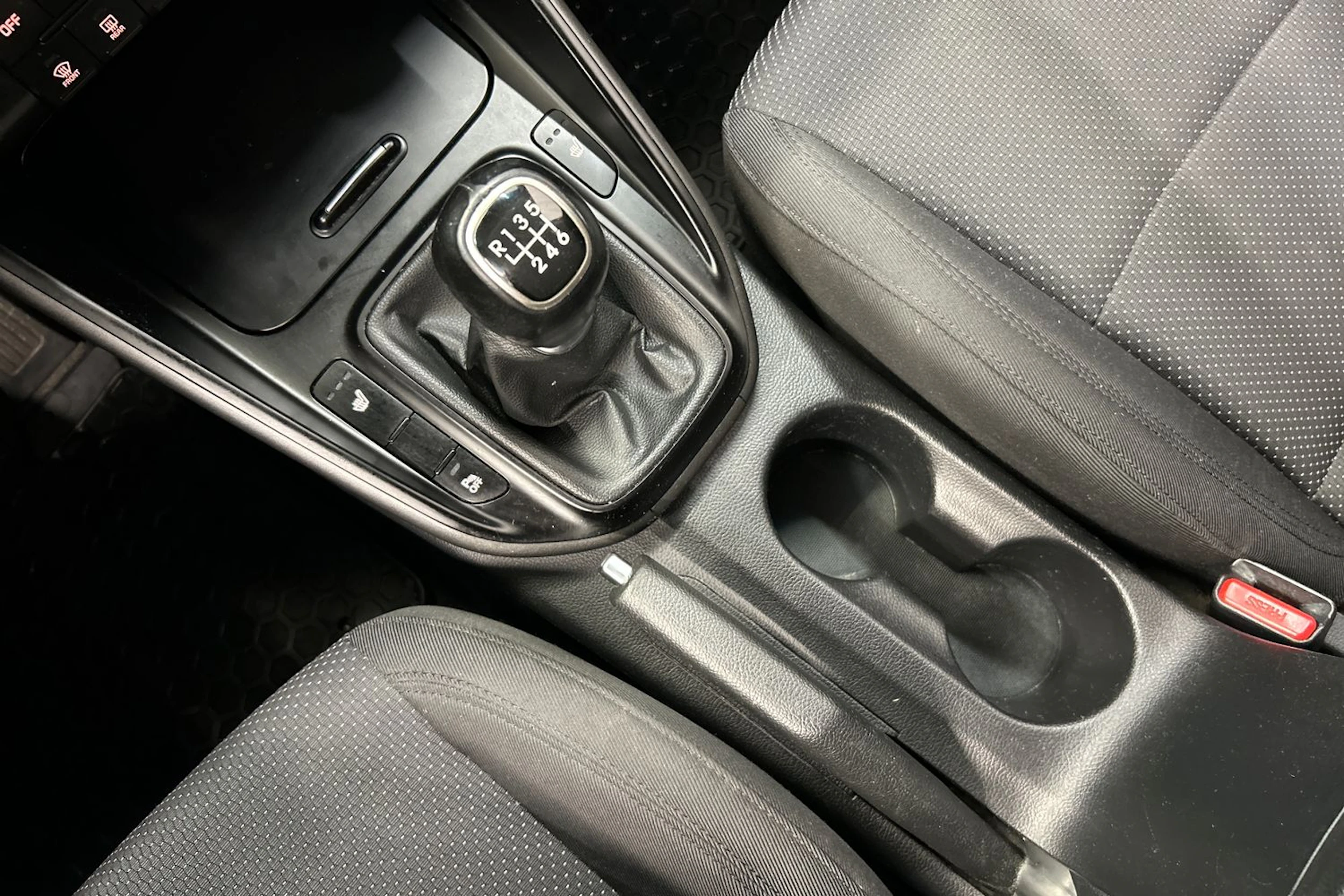 hopea Kia Carens 2014 kuva 25.