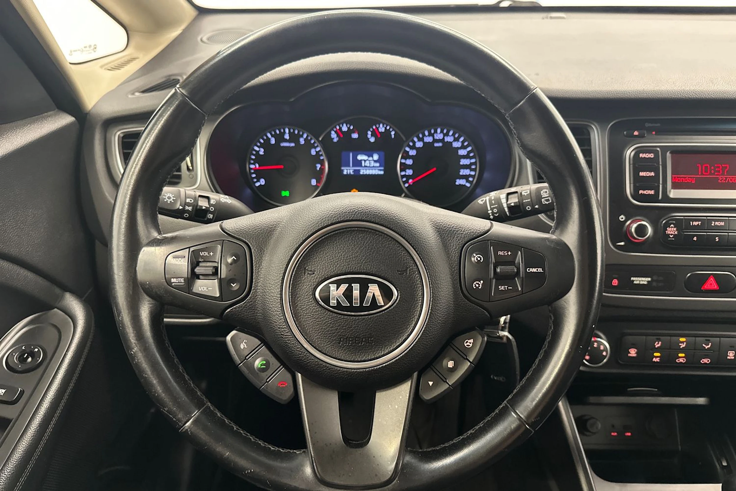 musta Kia Carens 2014 kuva 12.