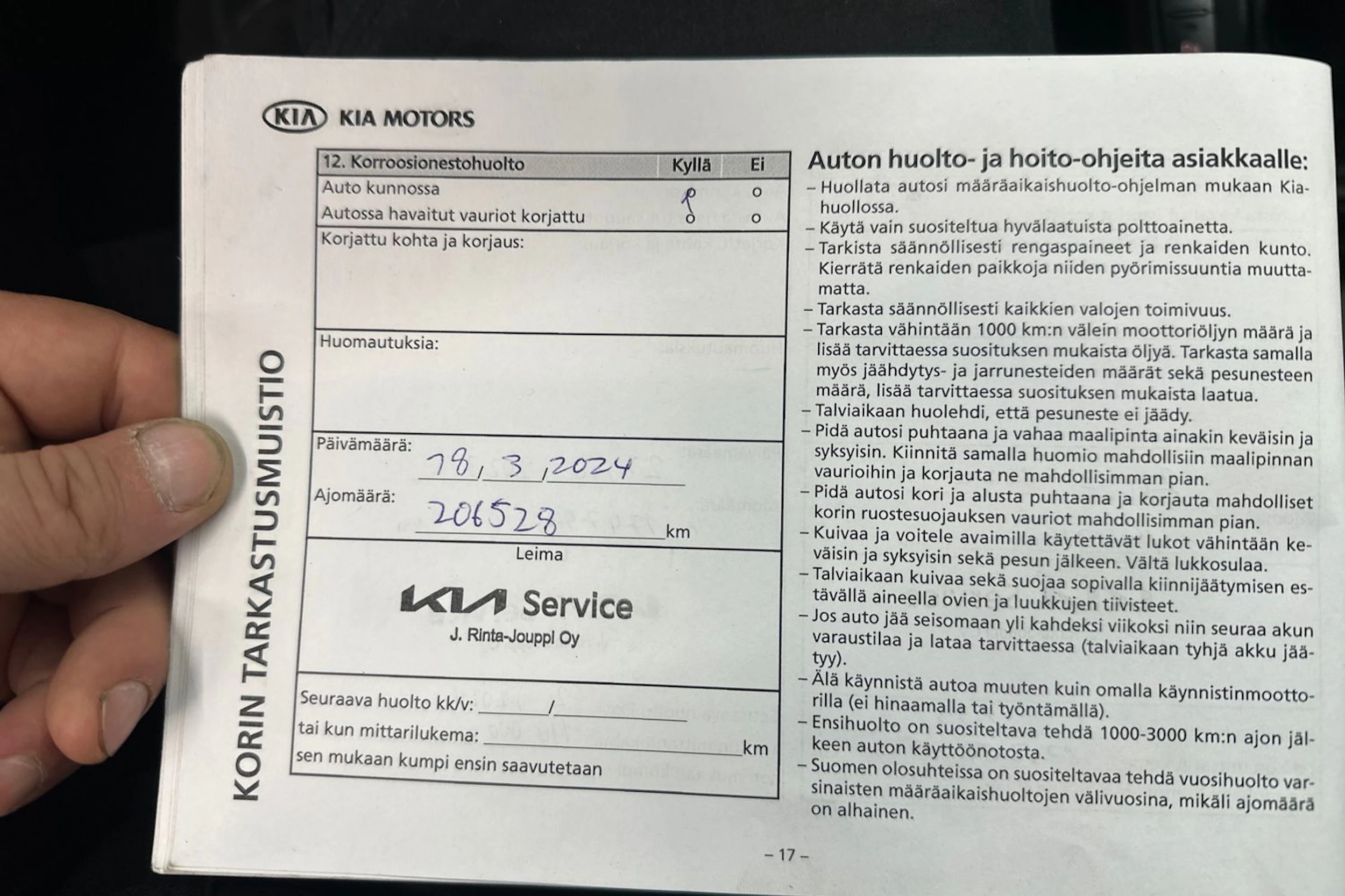 musta Kia Carens 2014 kuva 38.