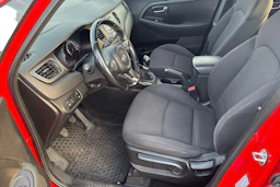 punainen Kia Carens 2014 kuva 3.