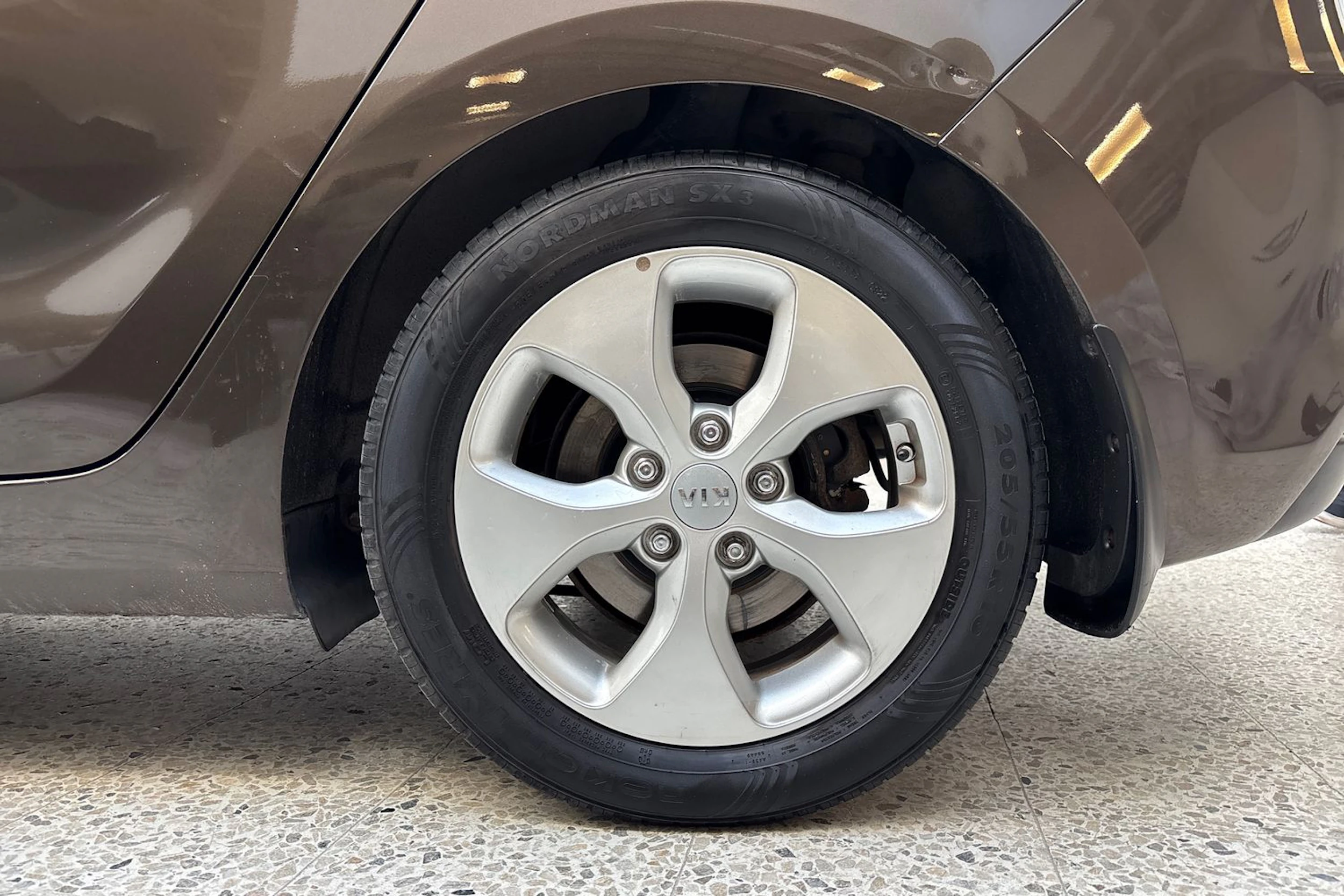 ruskea (beige) Kia Carens 2015 kuva 10.