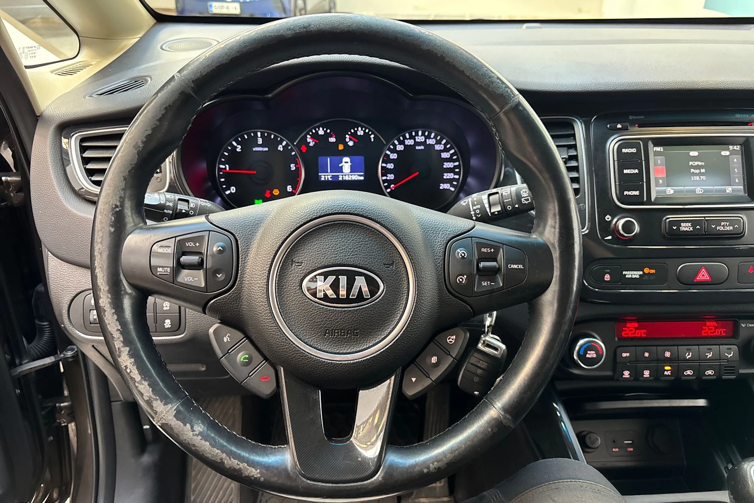 ruskea (beige) Kia Carens 2015 kuva 15.