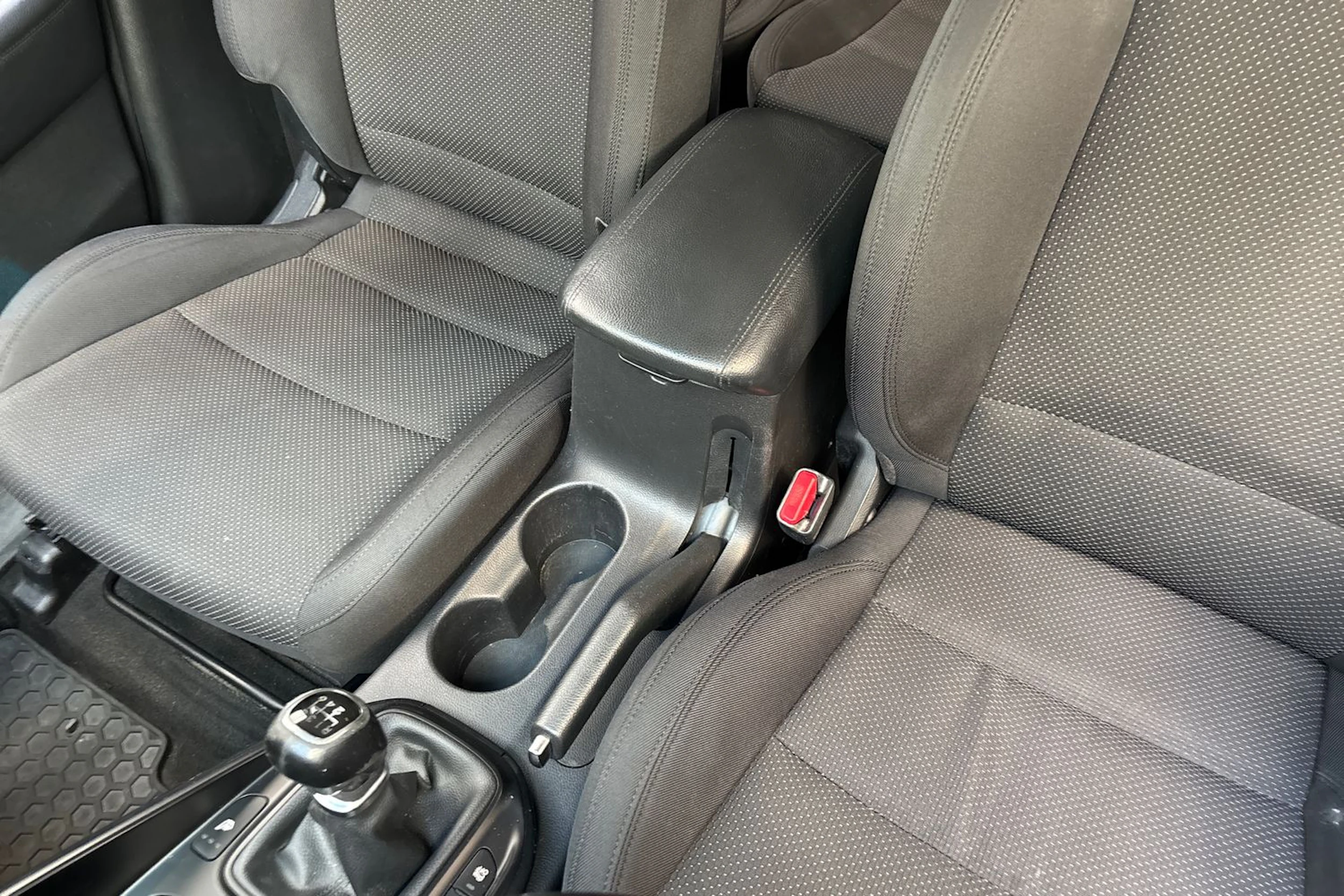 ruskea (beige) Kia Carens 2015 kuva 19.