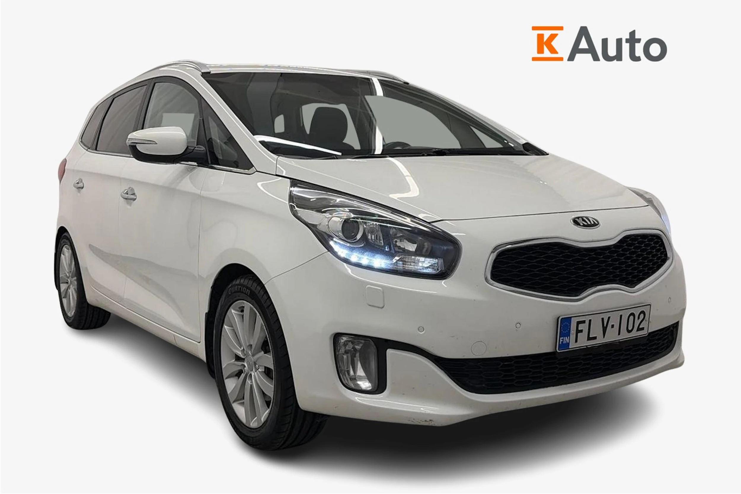 Valkoinen Kia Carens 2016 kuva 1.