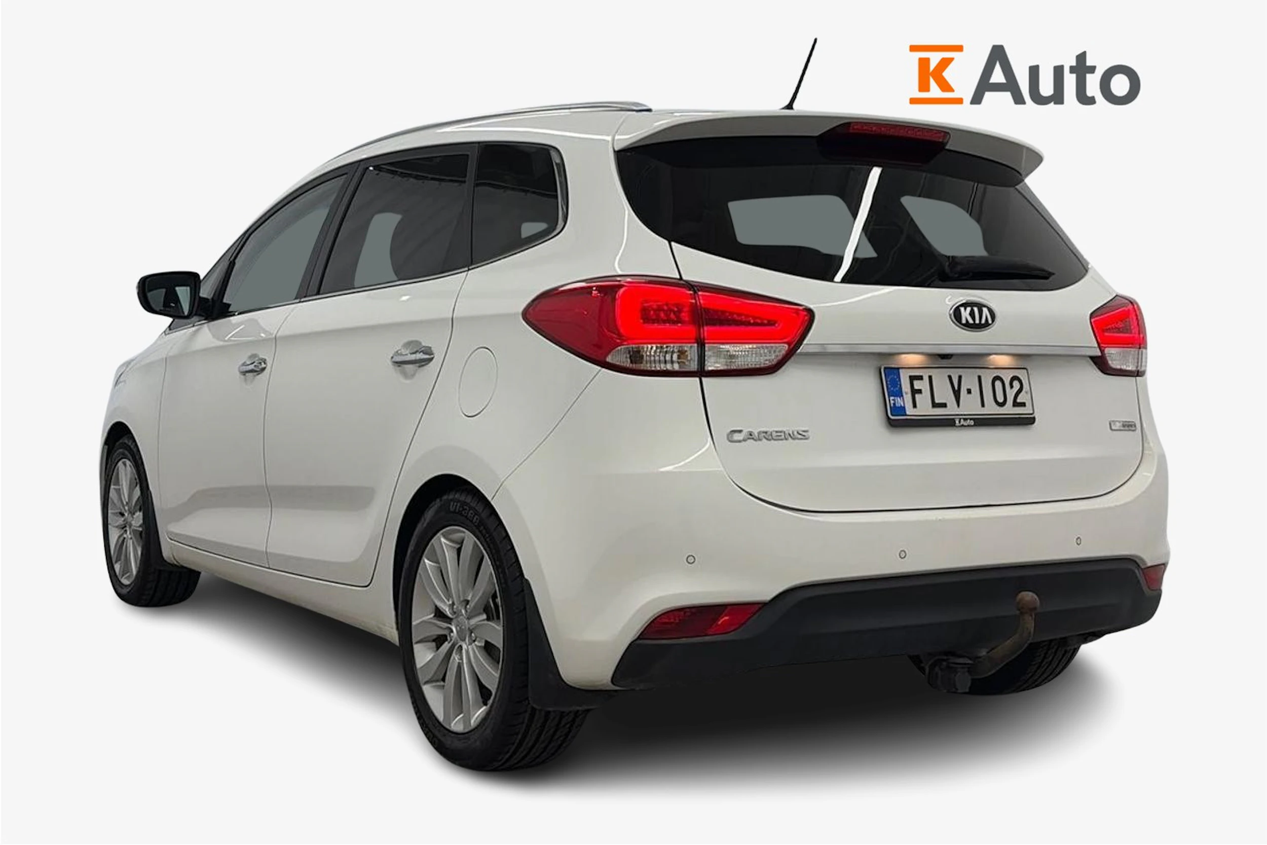 Valkoinen Kia Carens 2016 kuva 2.
