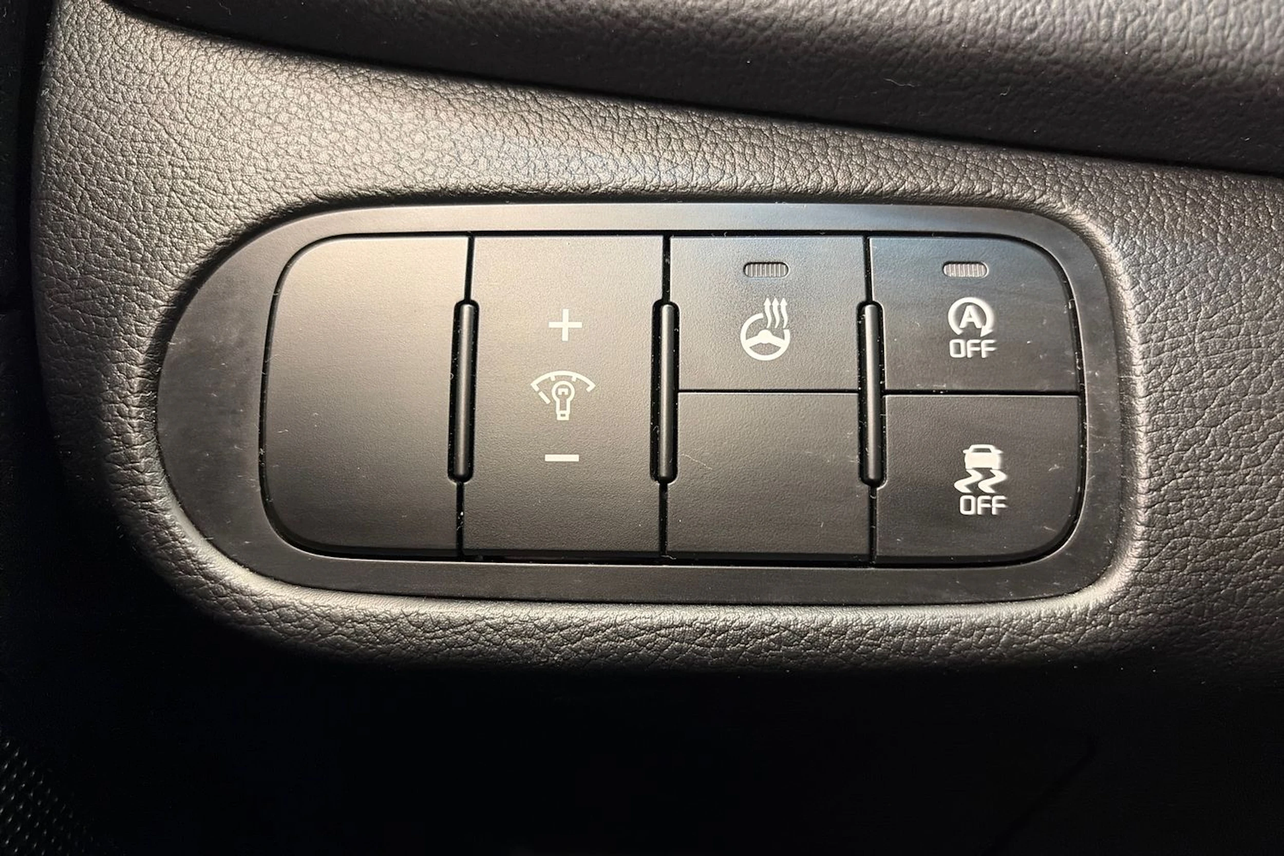 Valkoinen Kia Carens 2016 kuva 22.