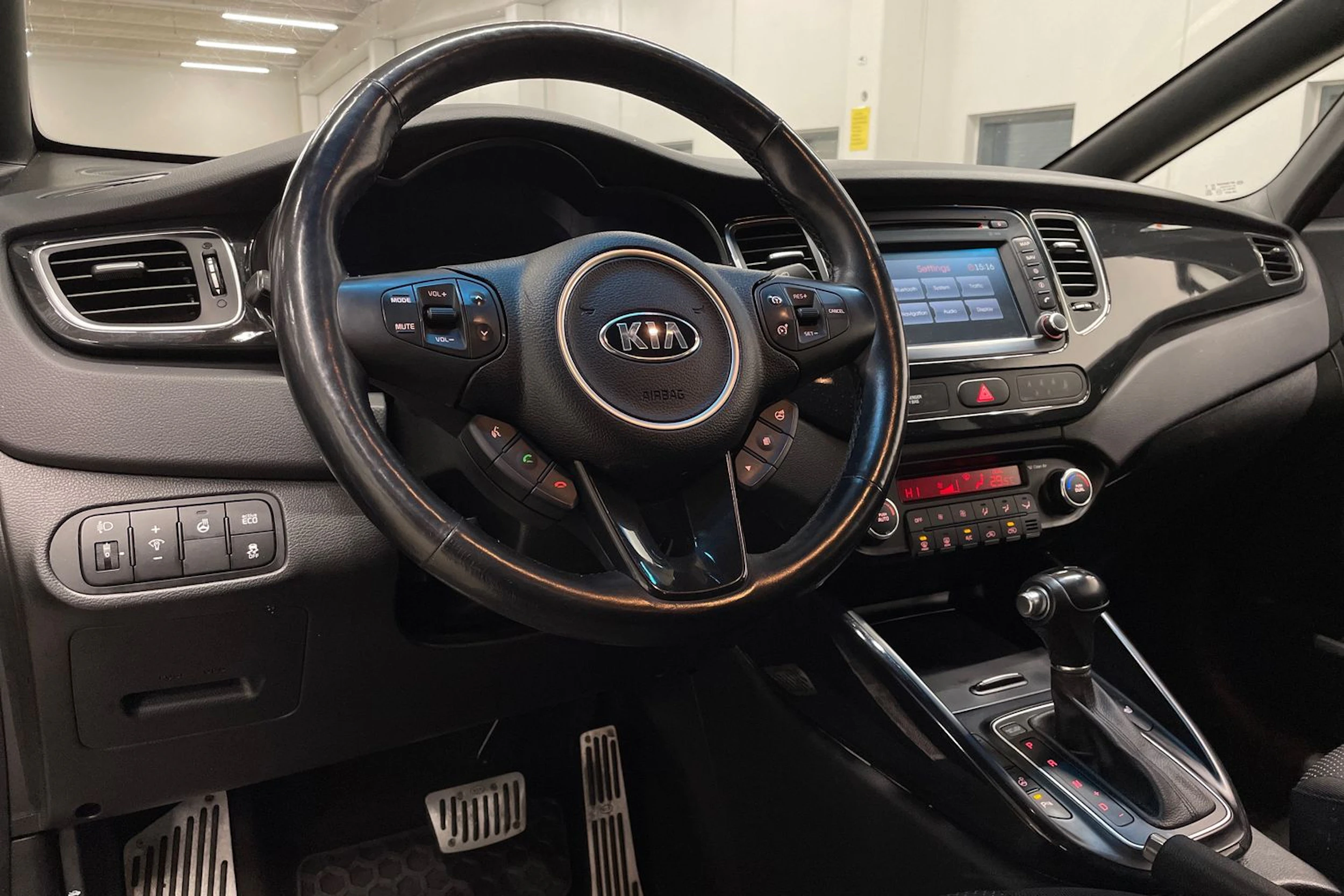 ruskea (beige) Kia Carens 2016 kuva 21.