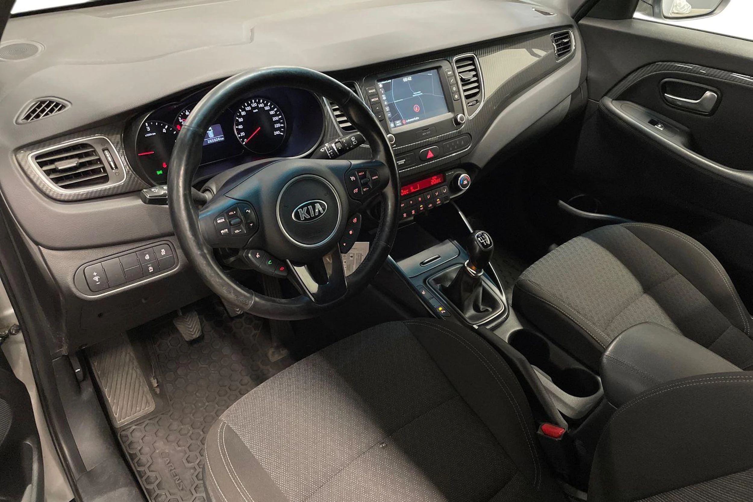 hopea Kia Carens 2017 kuva 6.