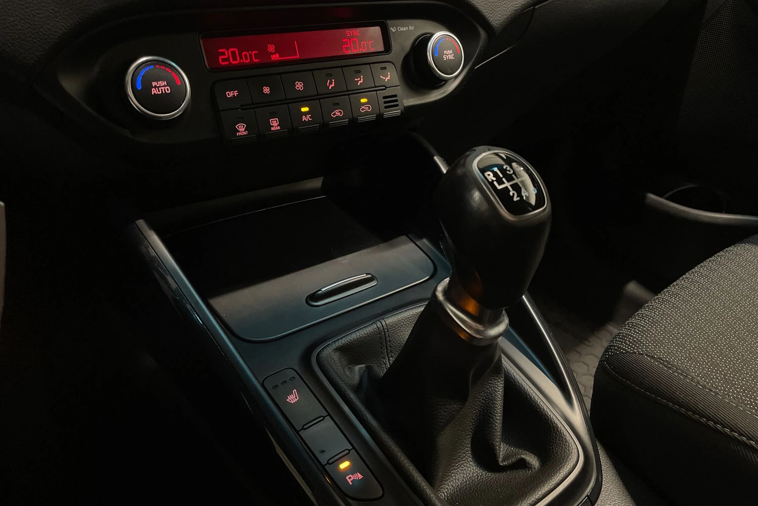 hopea Kia Carens 2017 kuva 17.
