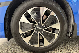 sininen Kia Ceed 2023 kuva 13.