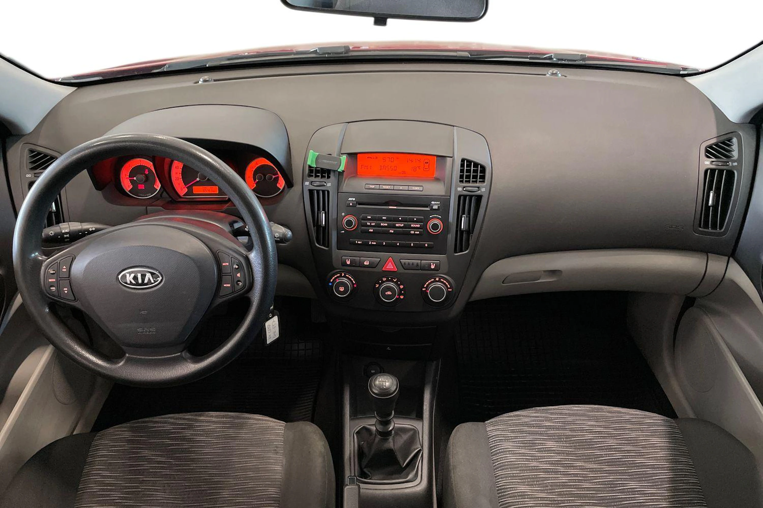 punainen Kia Ceed 2007 kuva 7.