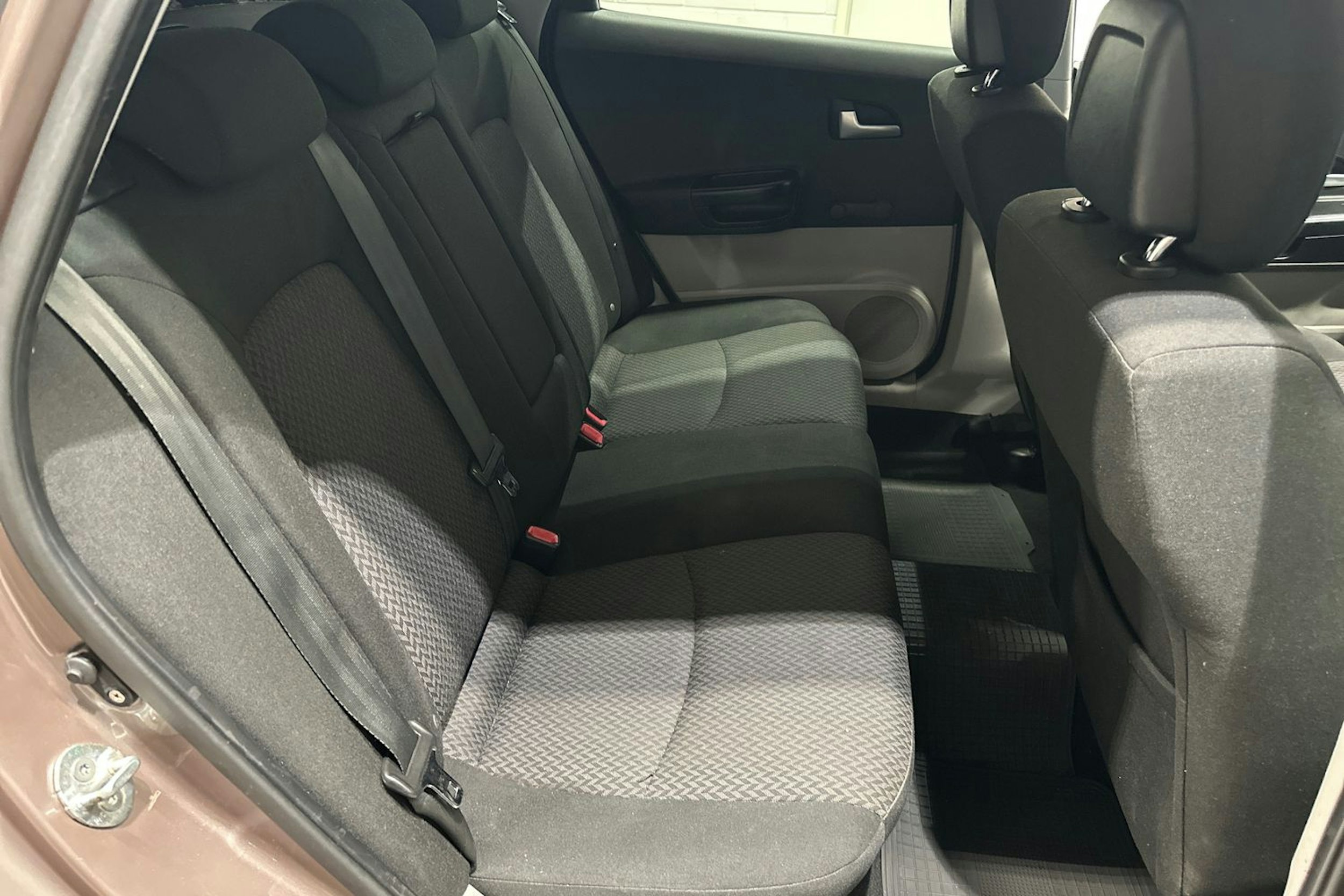 Ruskea (beige) Kia cee'd 2008 kuva 22.