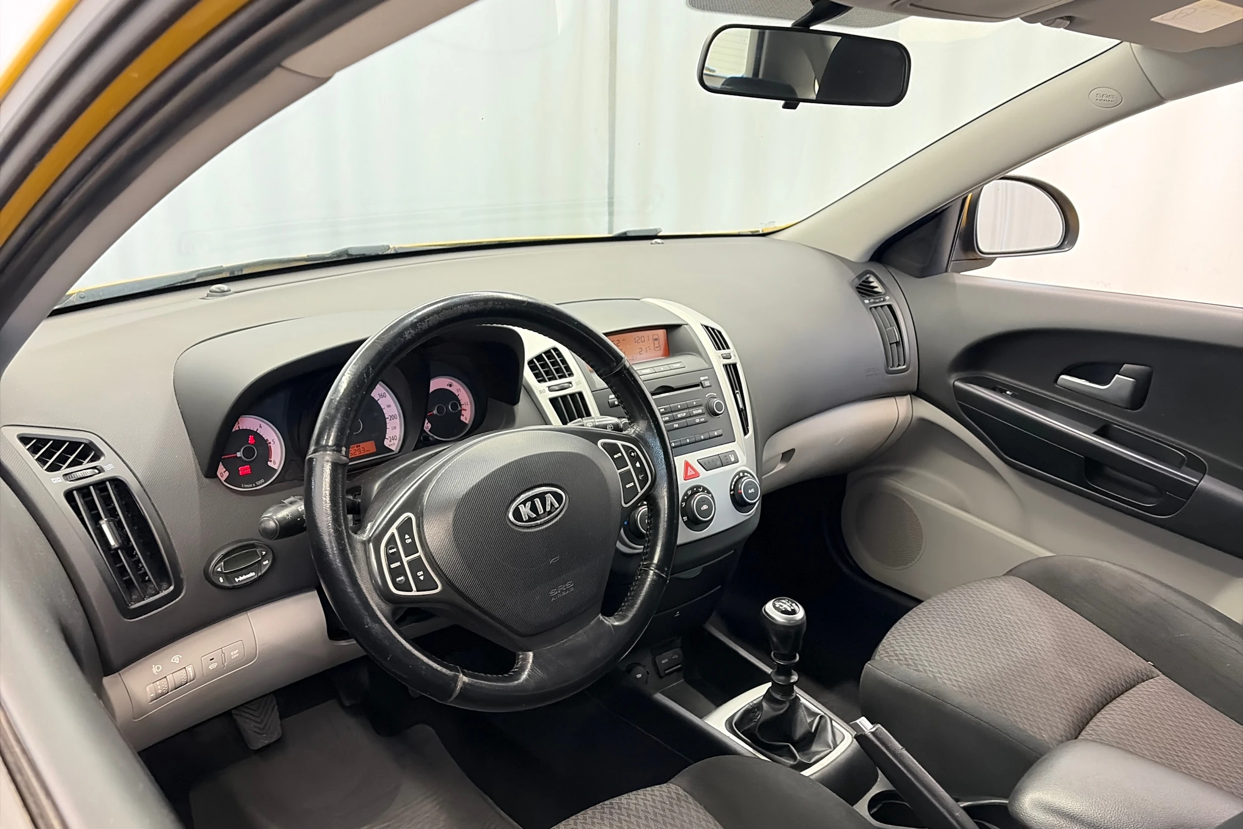 keltainen Kia Ceed 2009 kuva 10.