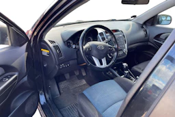 Musta Kia Ceed 2010 kuva 3.
