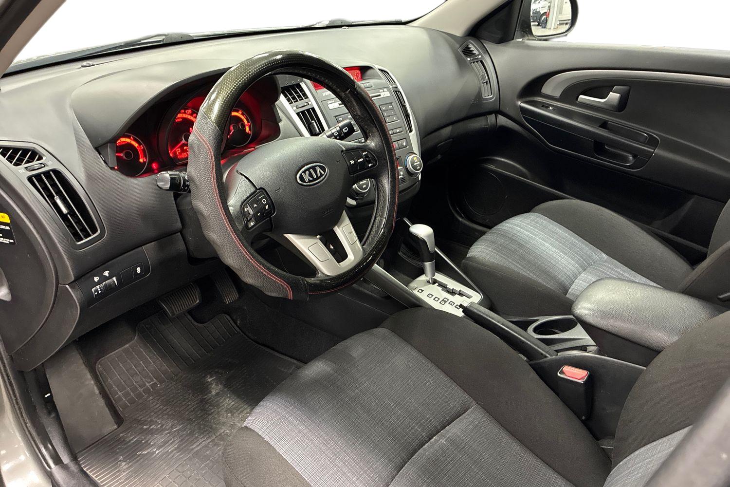 Kia Ceed 1,6 CRDi EX SW A/T 2010, photo 6/24