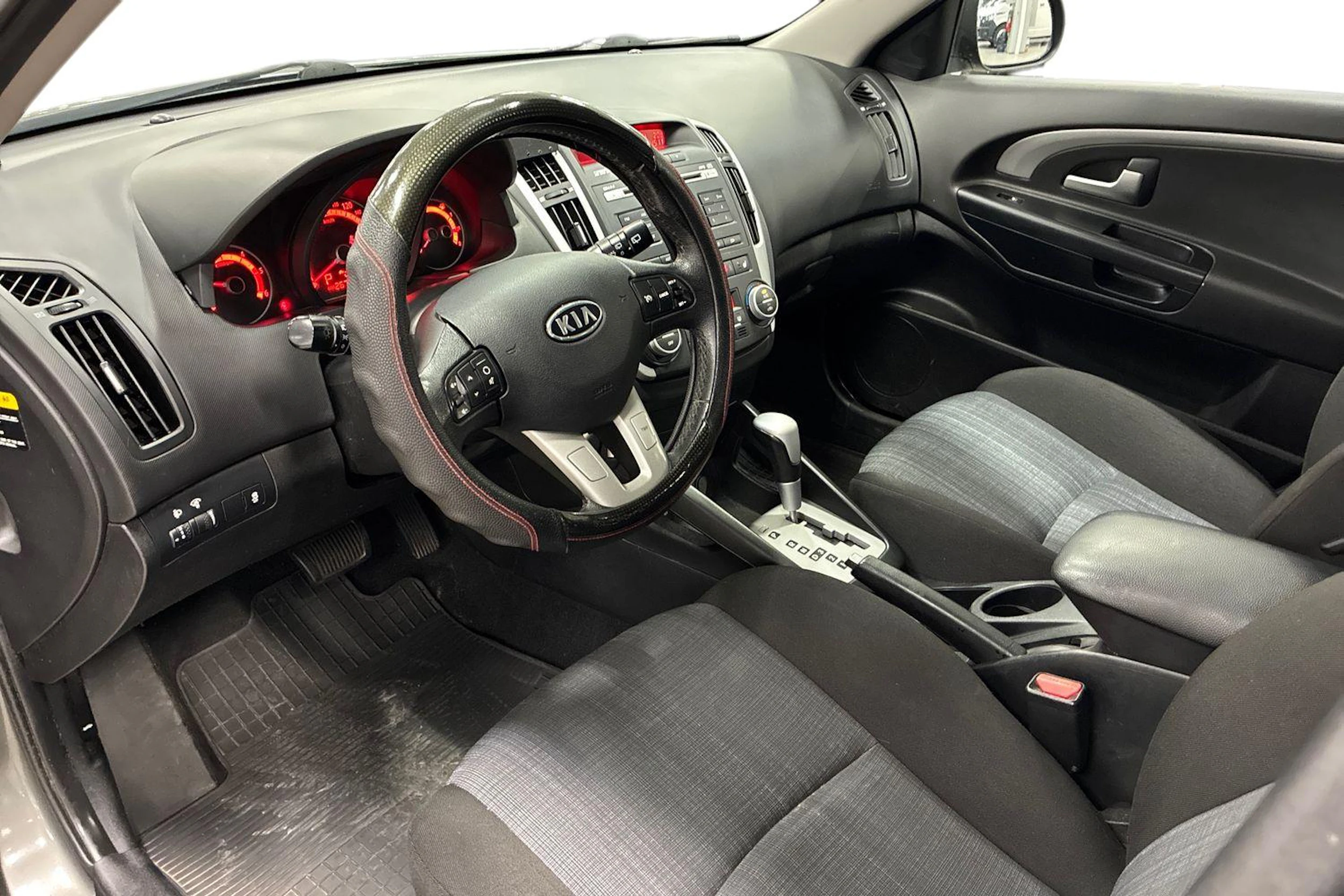 hopea Kia Ceed 2010 kuva 6.