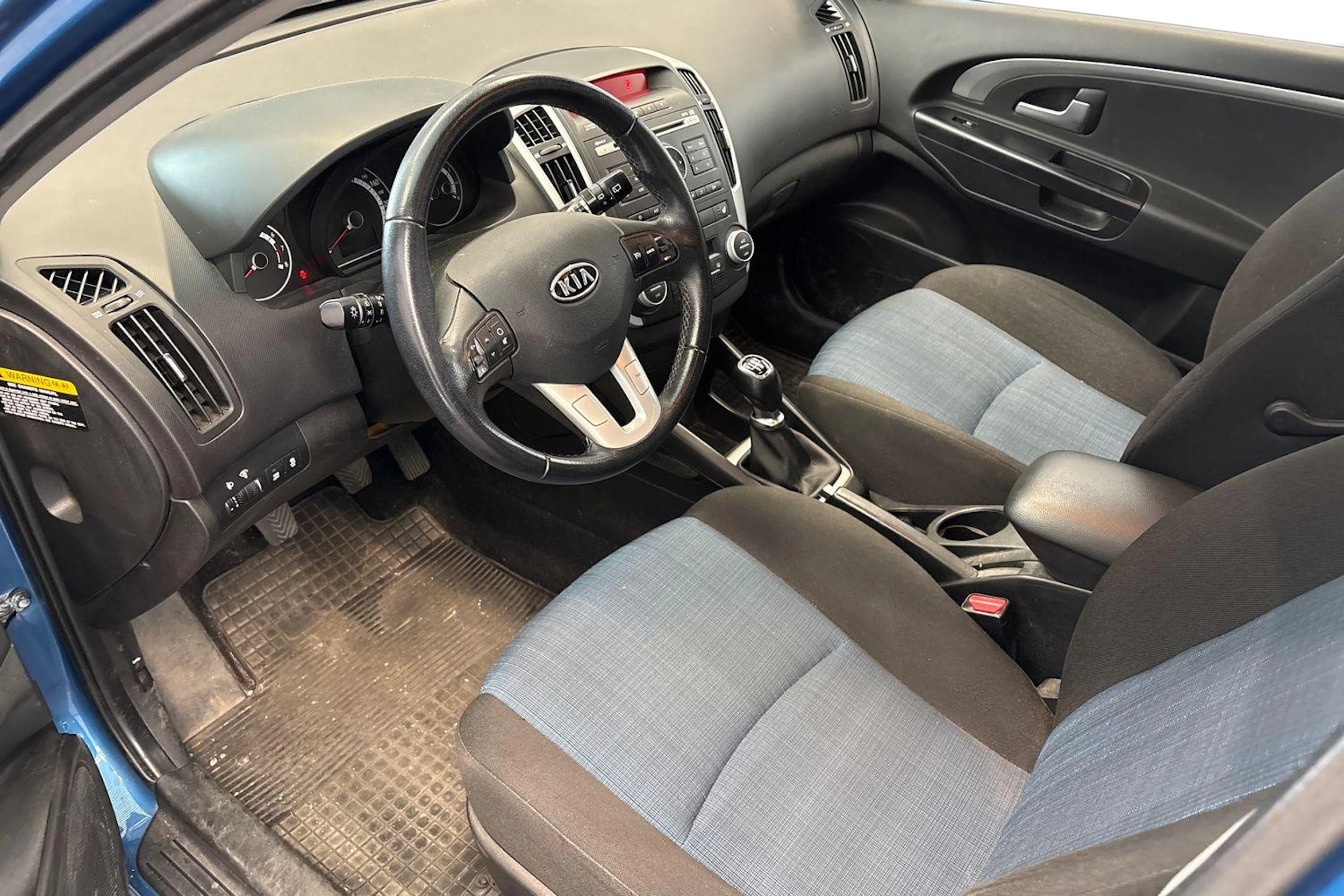 sininen Kia Ceed 2010 kuva 3.