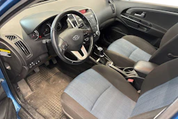 sininen Kia Ceed 2010 kuva 3.