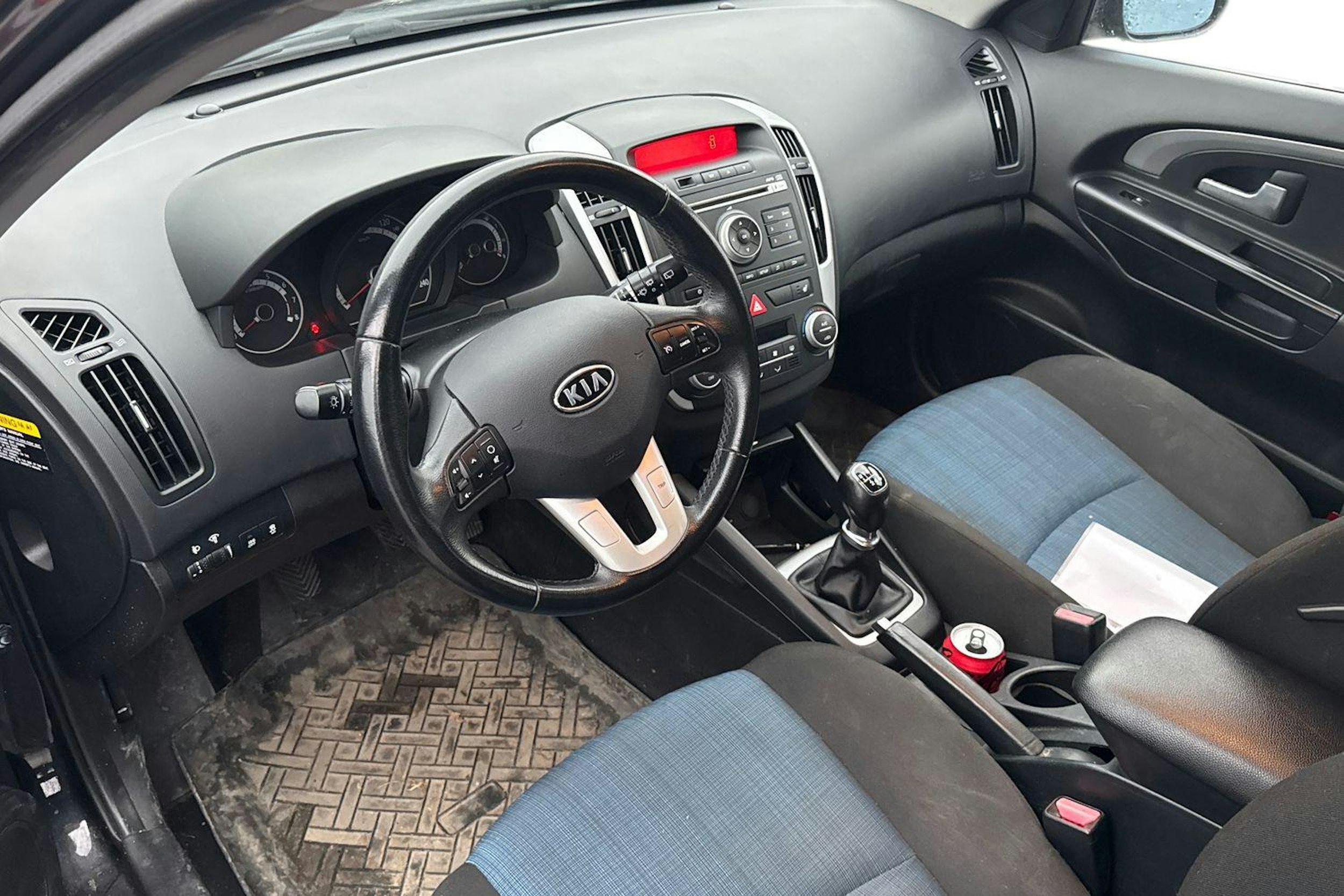 Musta Kia cee'd 2011 kuva 3.