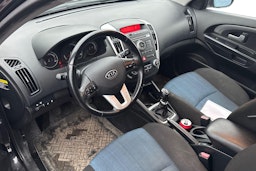 Musta Kia cee'd 2011 kuva 3.