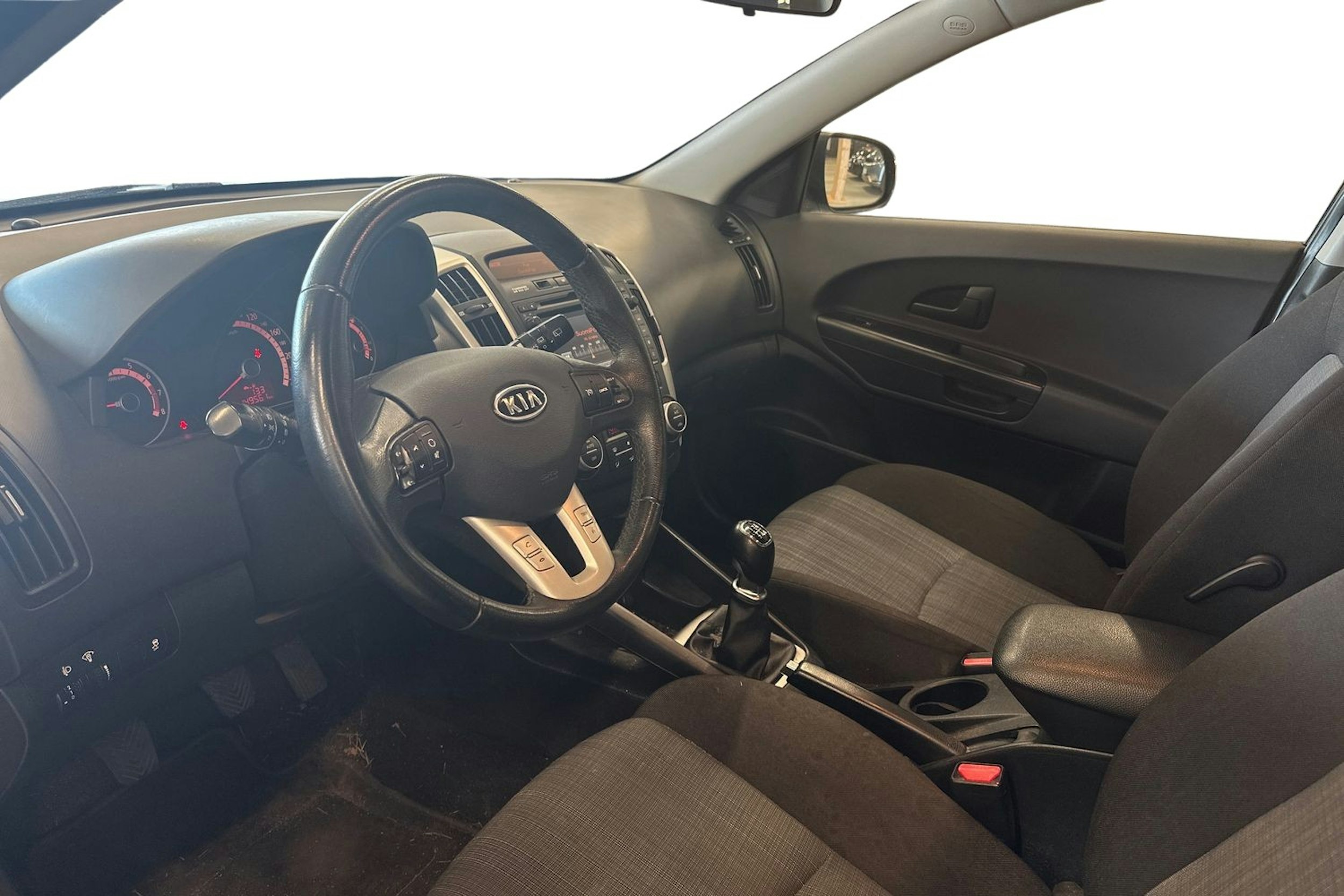 musta Kia cee´d 2012 kuva 3.