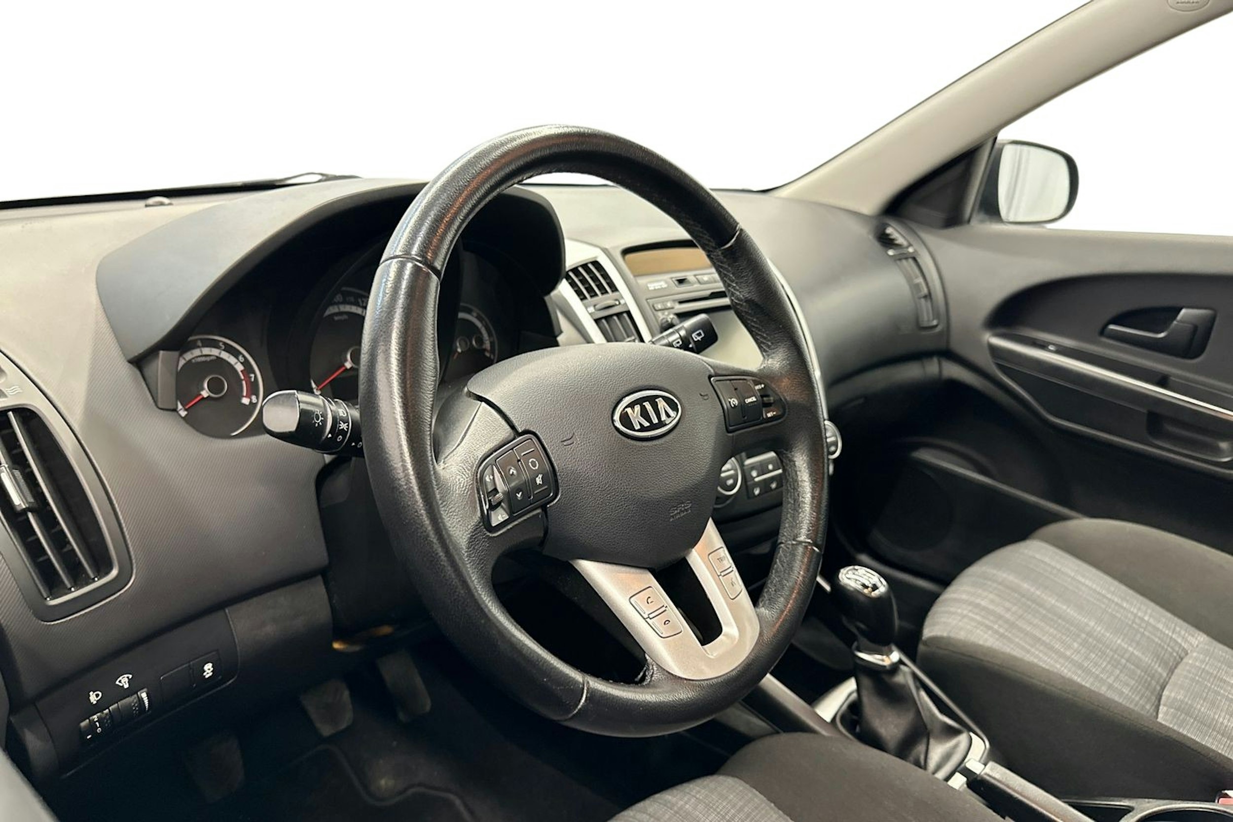musta Kia cee´d 2012 kuva 6.