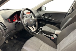 musta Kia cee´d 2012 kuva 8.