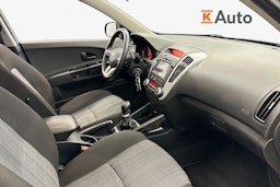 musta Kia cee´d 2012 kuva 9.