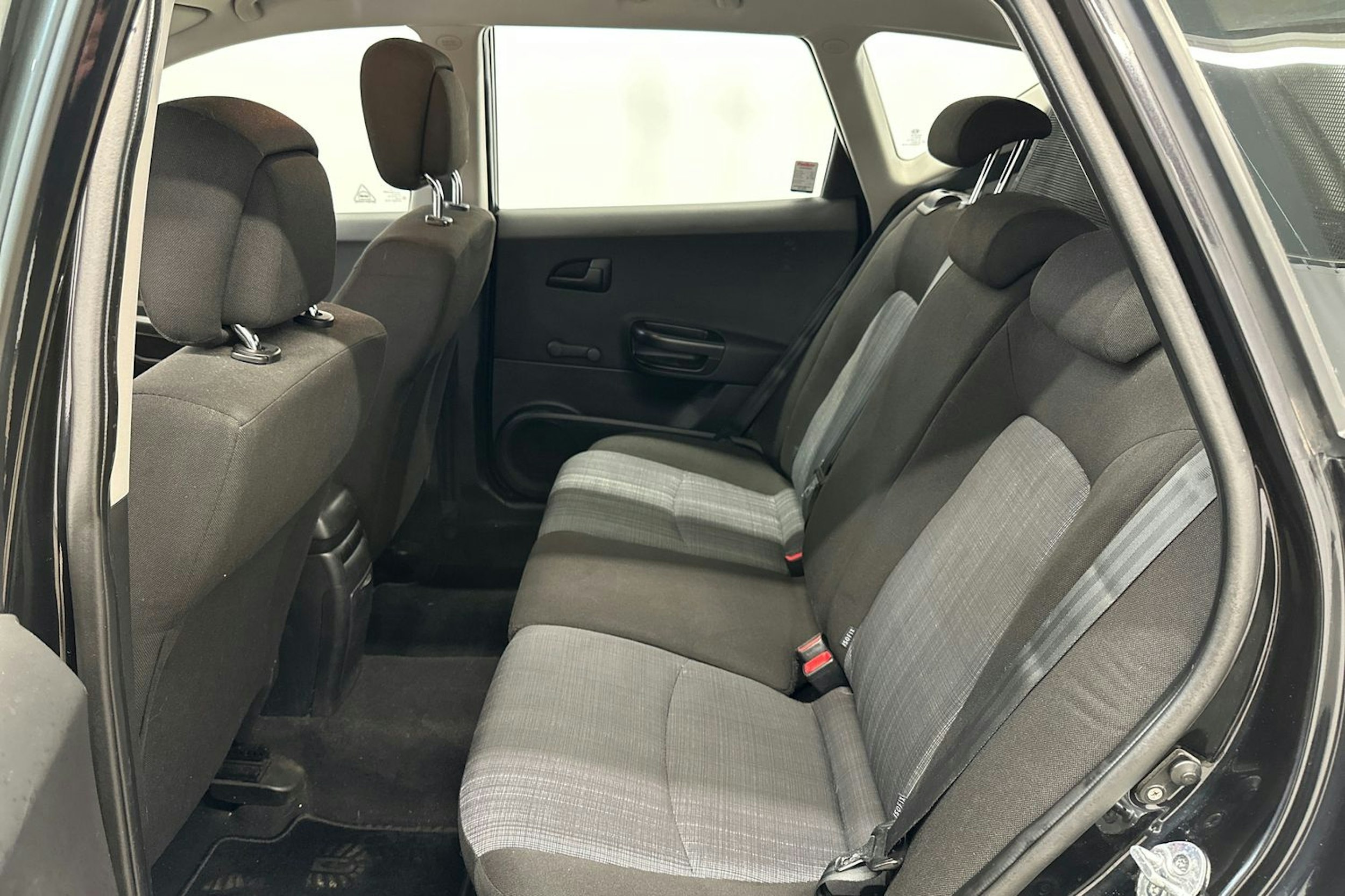 musta Kia cee´d 2012 kuva 10.
