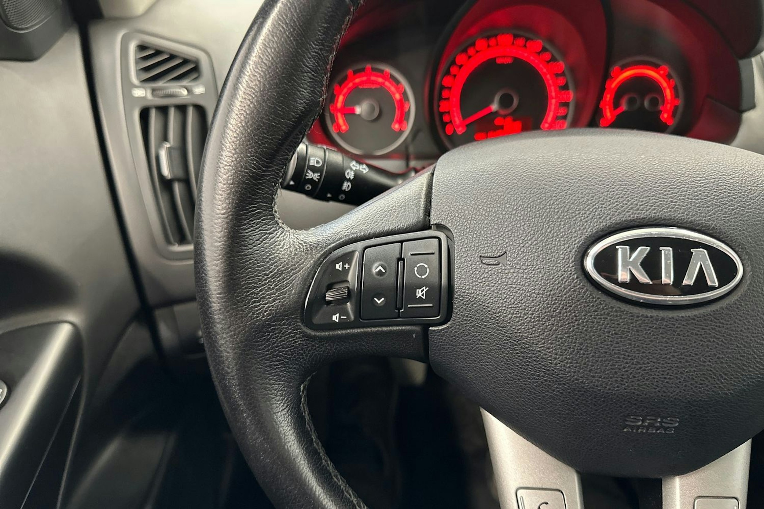 musta Kia cee´d 2012 kuva 15.