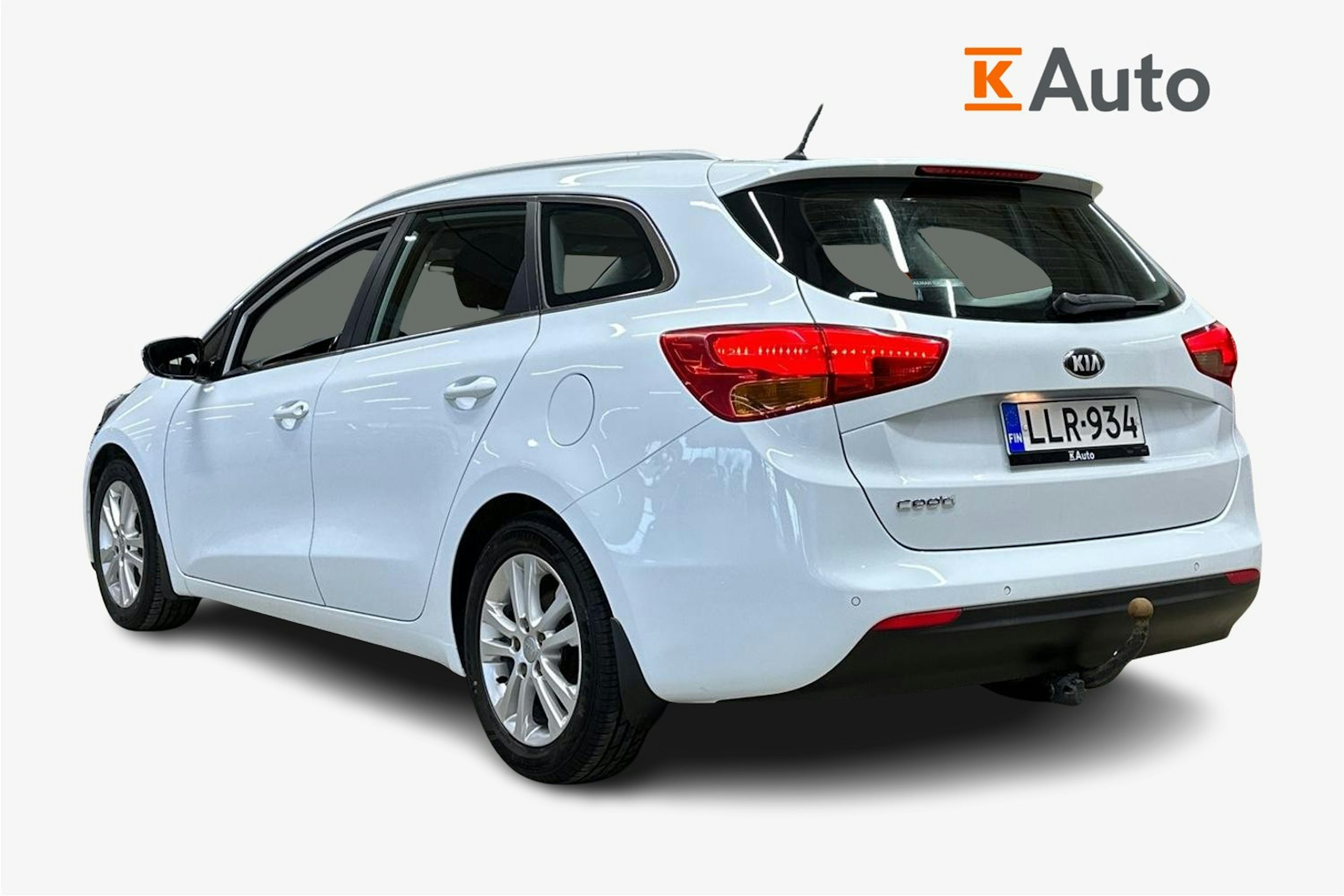 valkoinen Kia cee´d 2013 kuva 5.