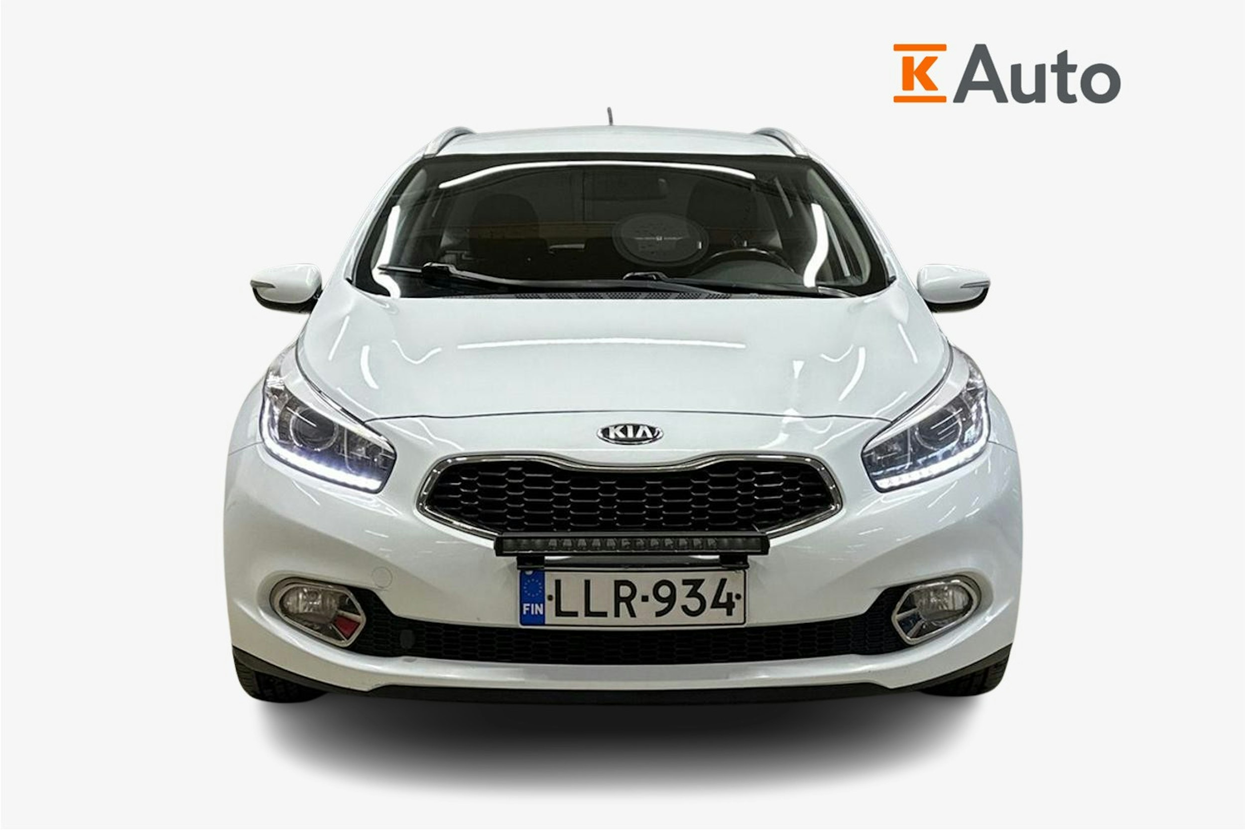 valkoinen Kia cee´d 2013 kuva 8.