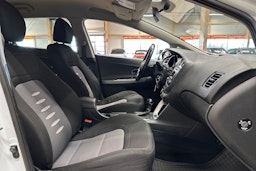 valkoinen Kia cee´d 2013 kuva 16.