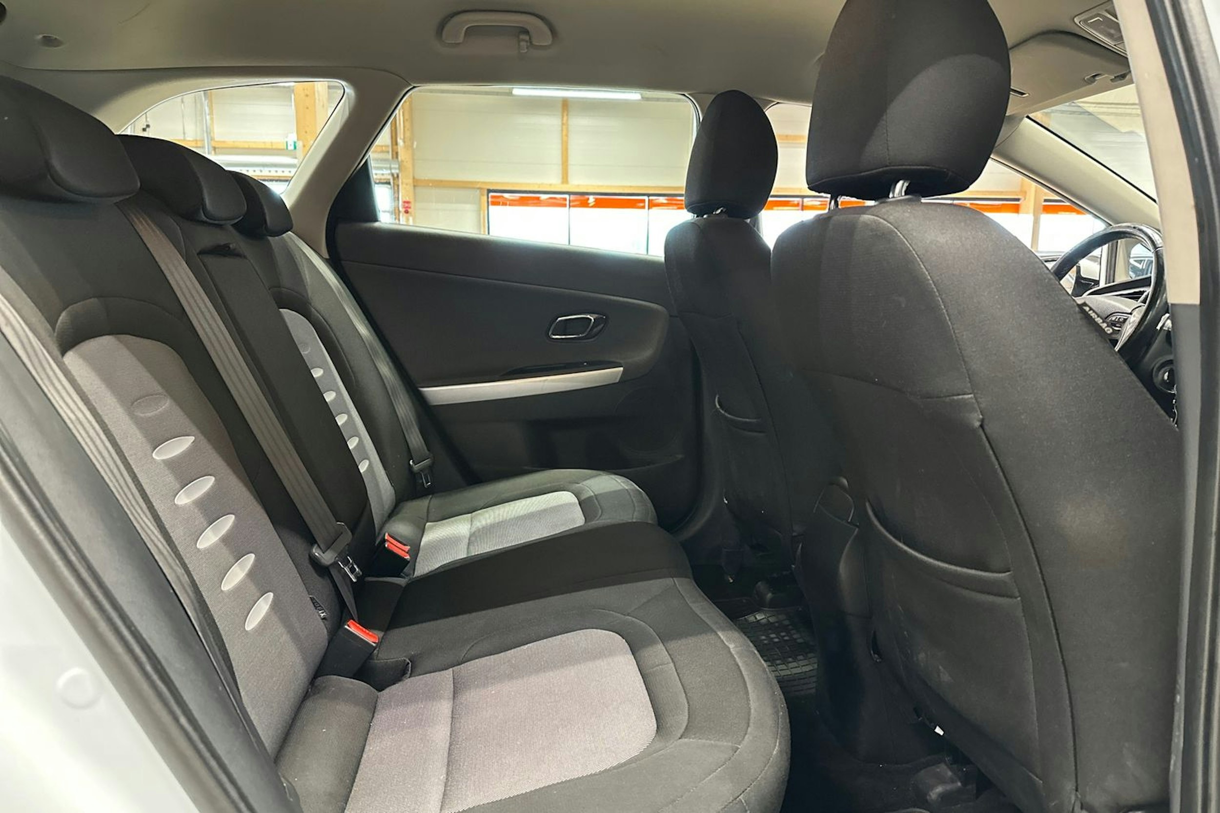 valkoinen Kia cee´d 2013 kuva 17.