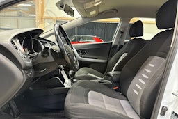 valkoinen Kia cee´d 2013 kuva 18.