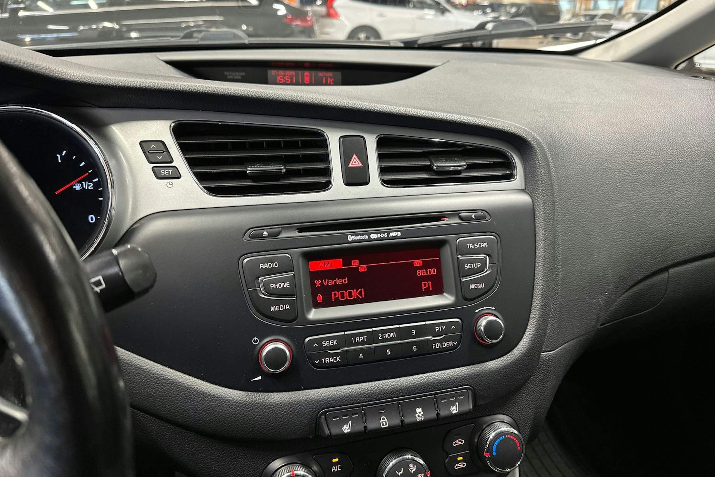 valkoinen Kia cee´d 2013 kuva 22.
