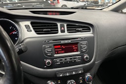 valkoinen Kia cee´d 2013 kuva 22.