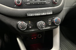 valkoinen Kia cee´d 2013 kuva 23.