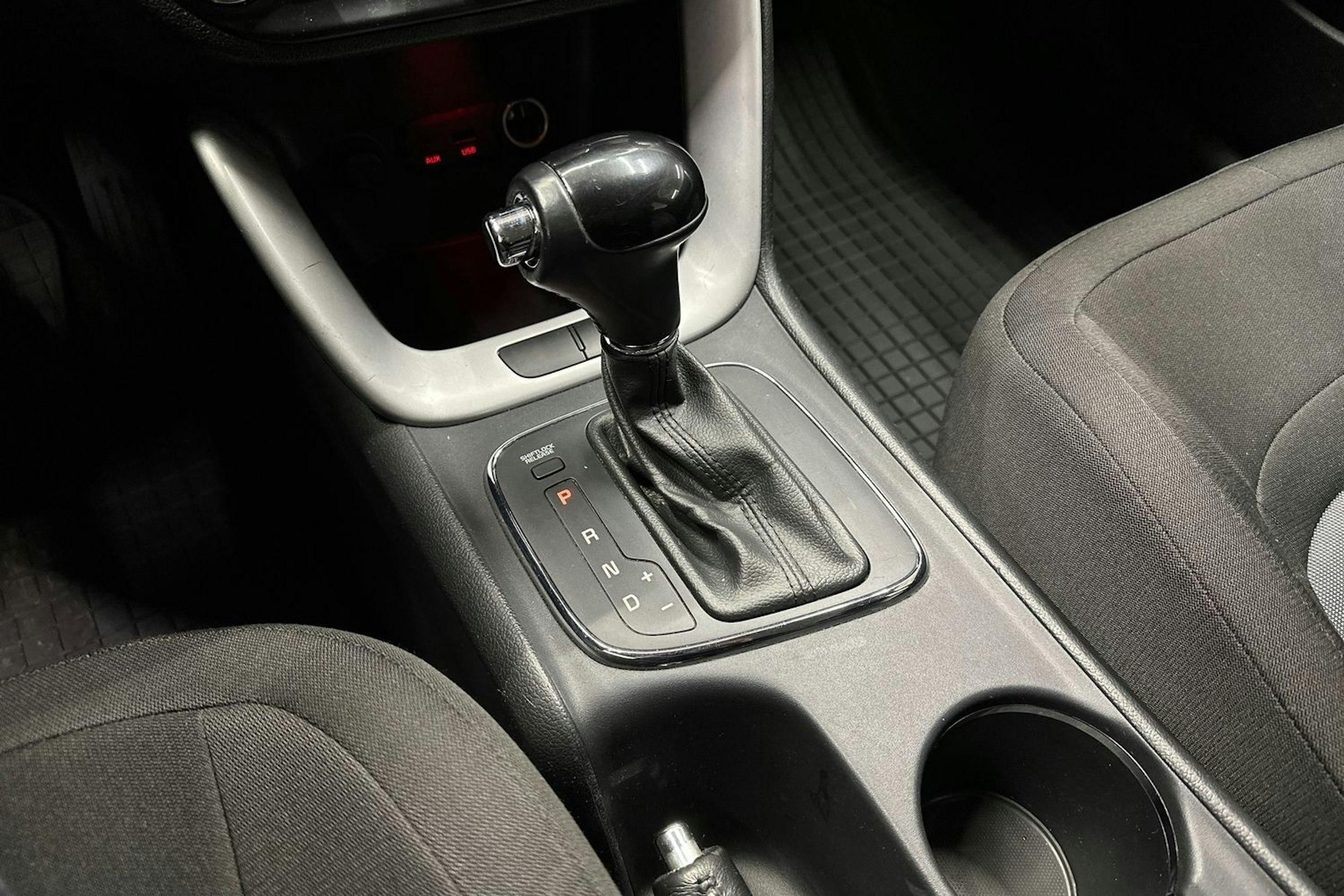 valkoinen Kia cee´d 2013 kuva 26.