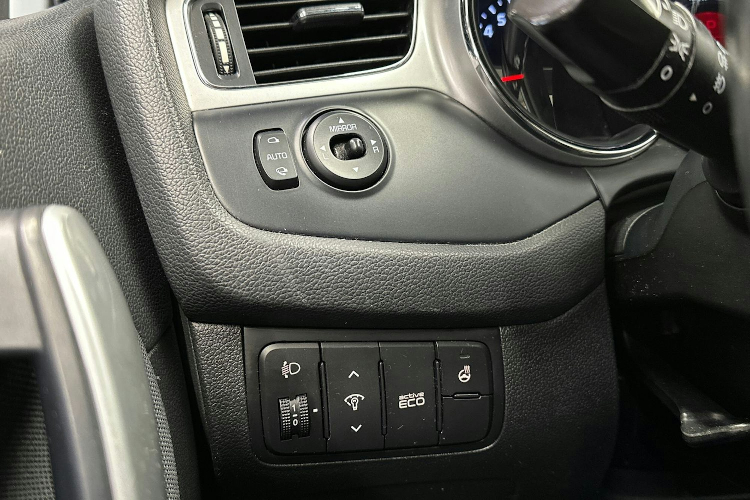 valkoinen Kia cee´d 2013 kuva 30.