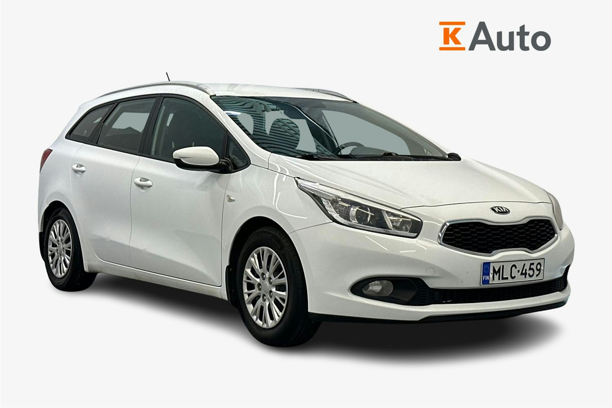 valkoinen Kia cee´d 2013 kuva 4.