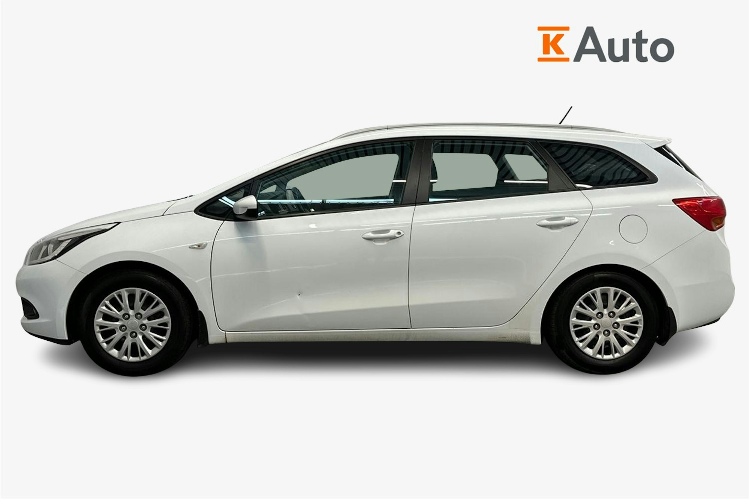valkoinen Kia cee´d 2013 kuva 9.
