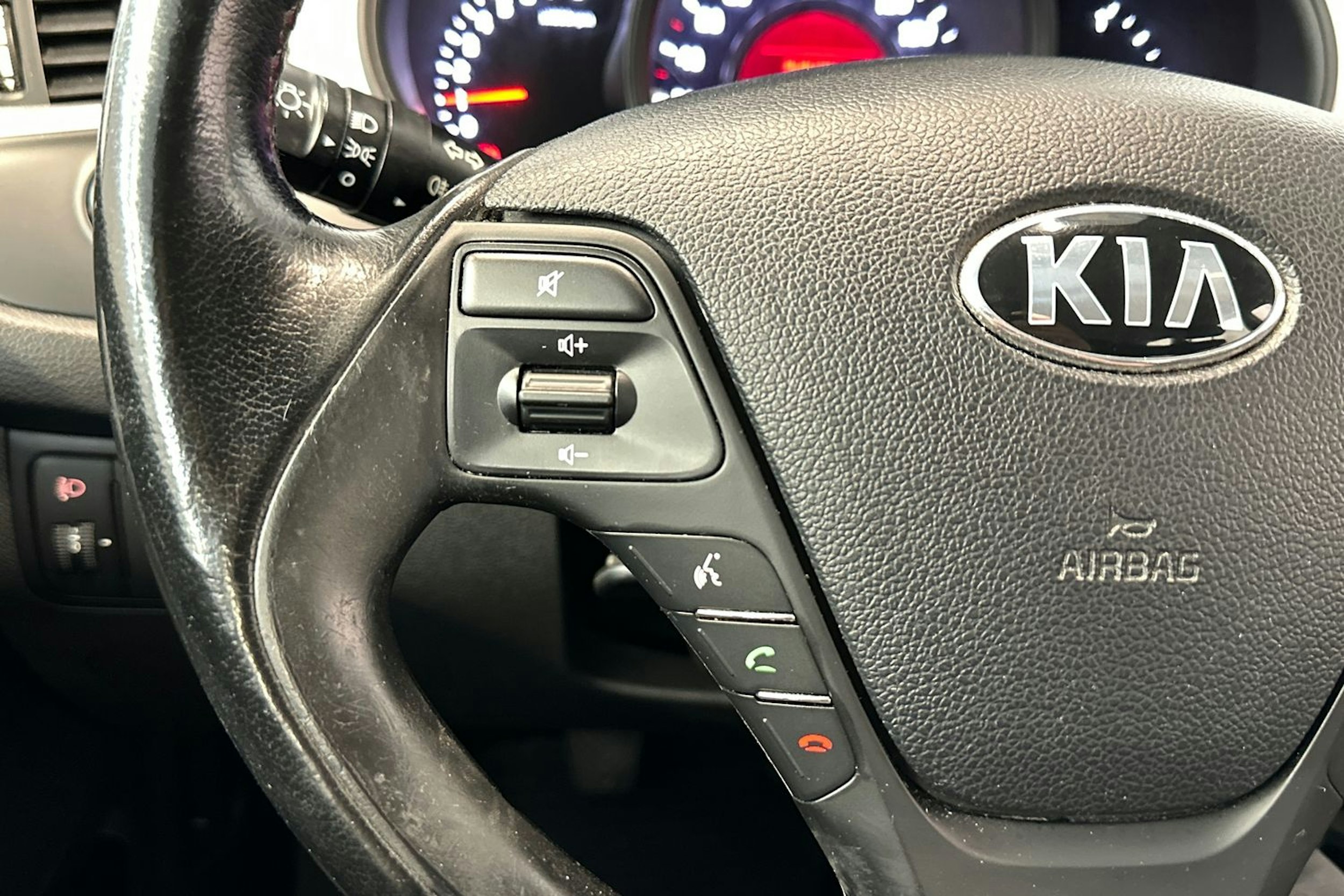 valkoinen Kia cee´d 2013 kuva 21.