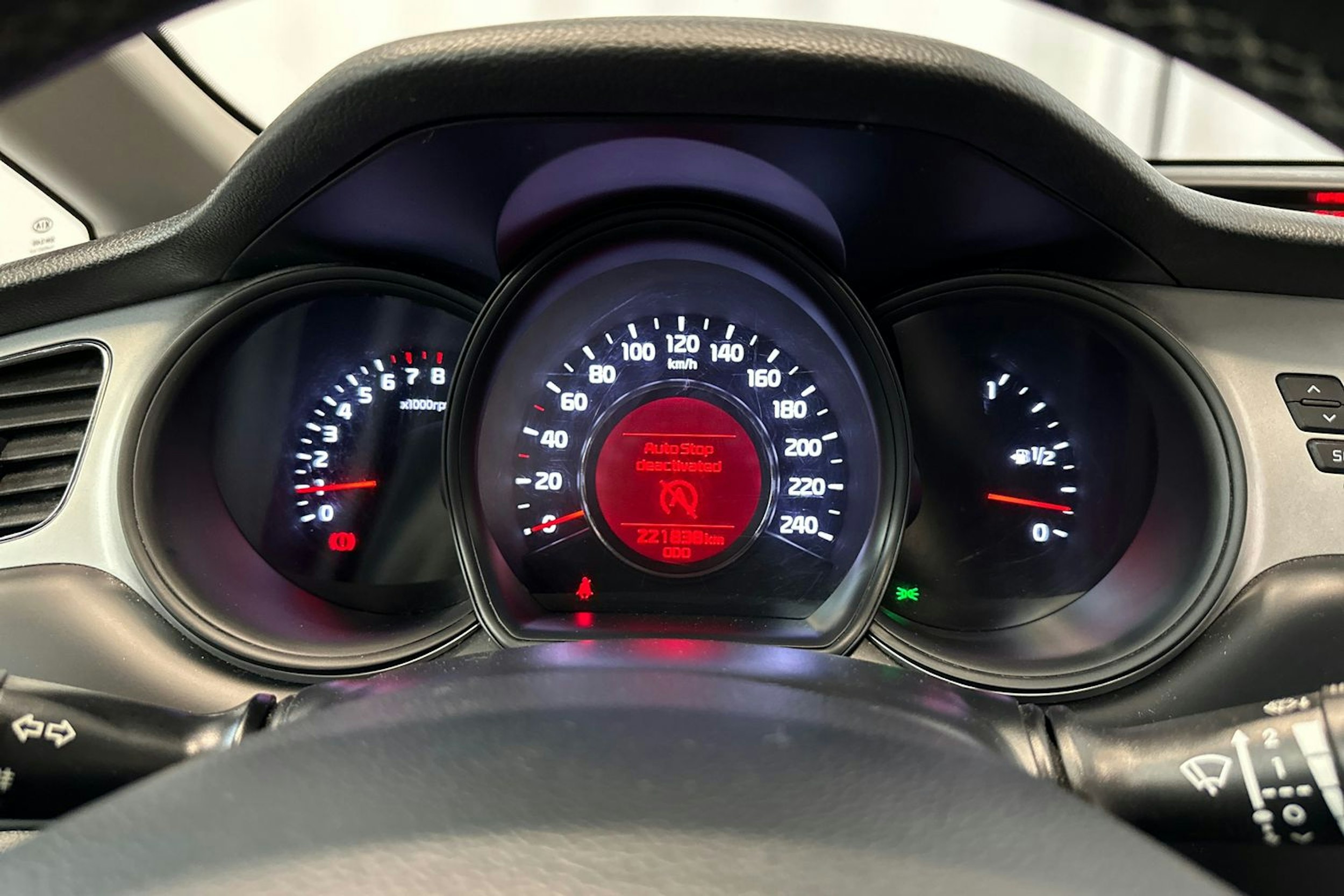 valkoinen Kia cee´d 2013 kuva 23.