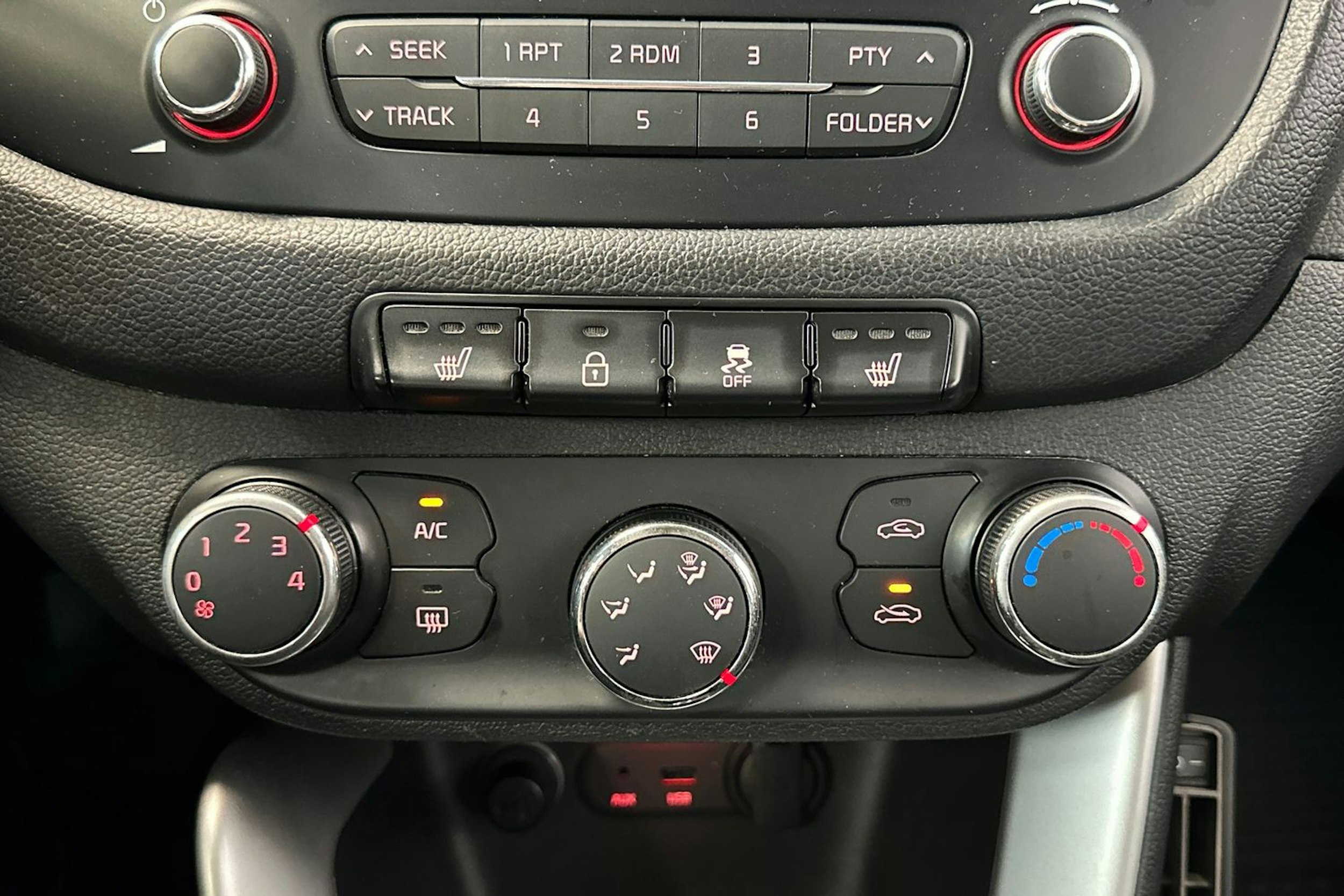 valkoinen Kia cee´d 2013 kuva 26.