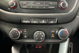 valkoinen Kia cee´d 2013 kuva 26.