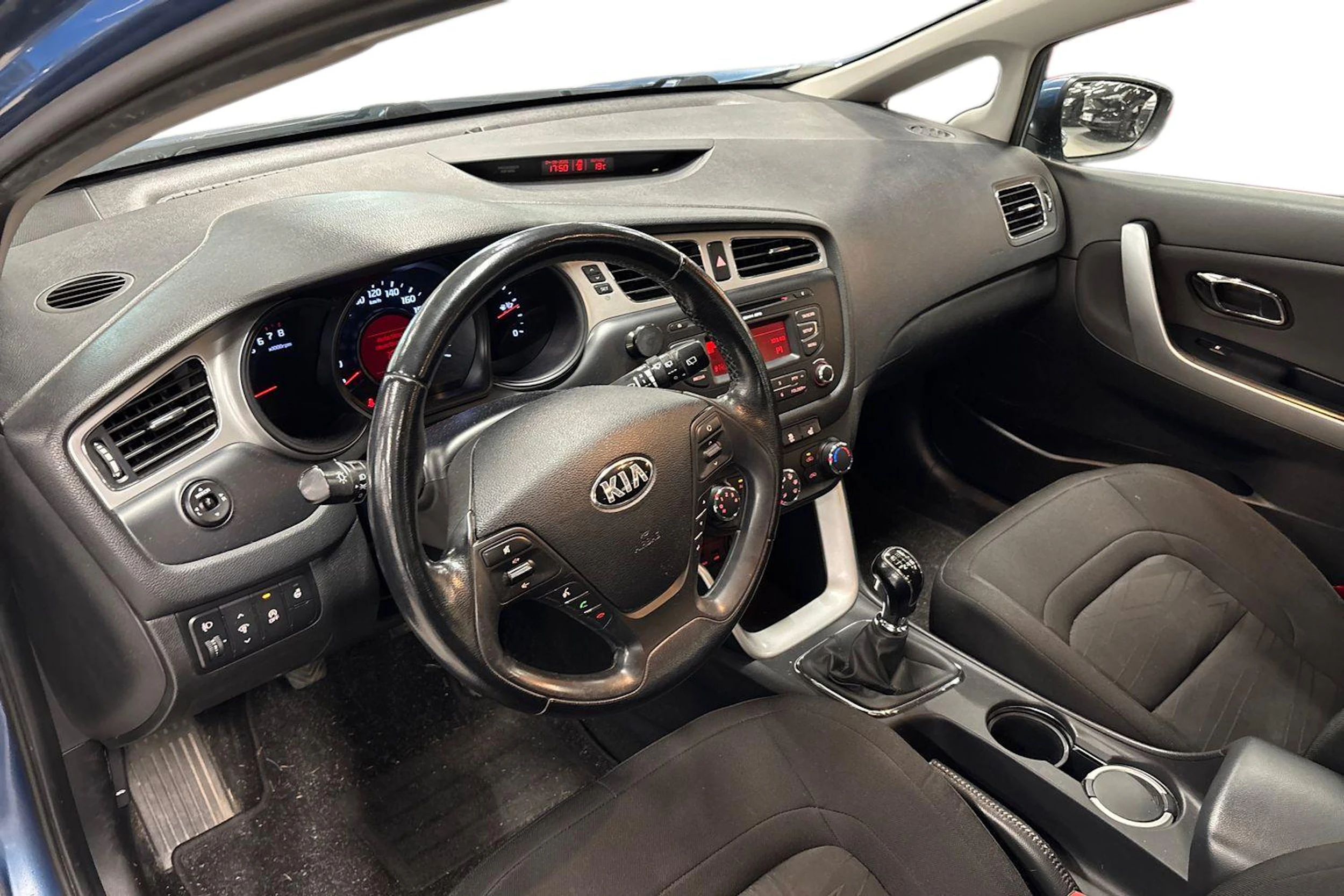 sininen Kia Ceed 2013 kuva 3.