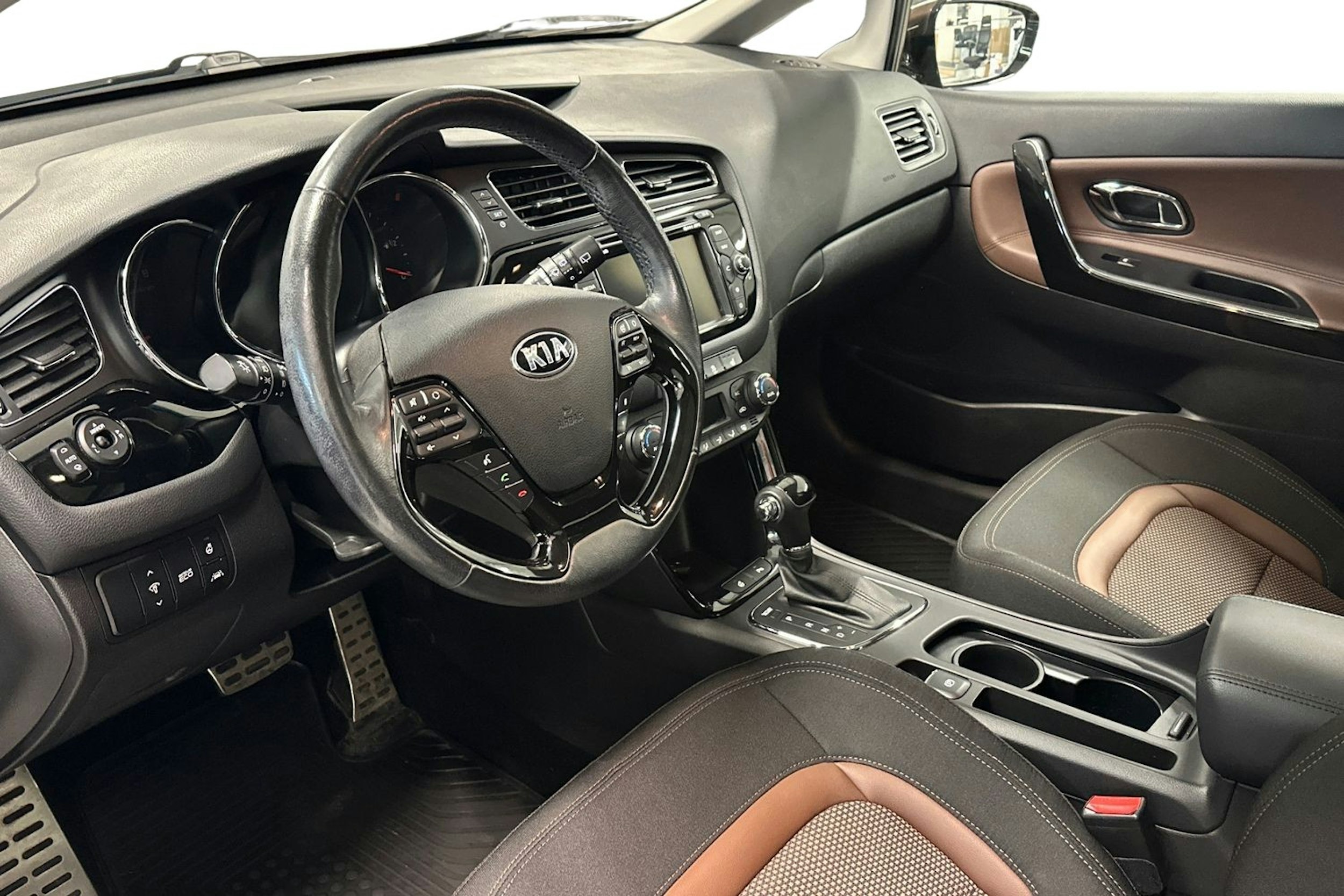 ruskea (beige) Kia cee´d 2014 kuva 7.