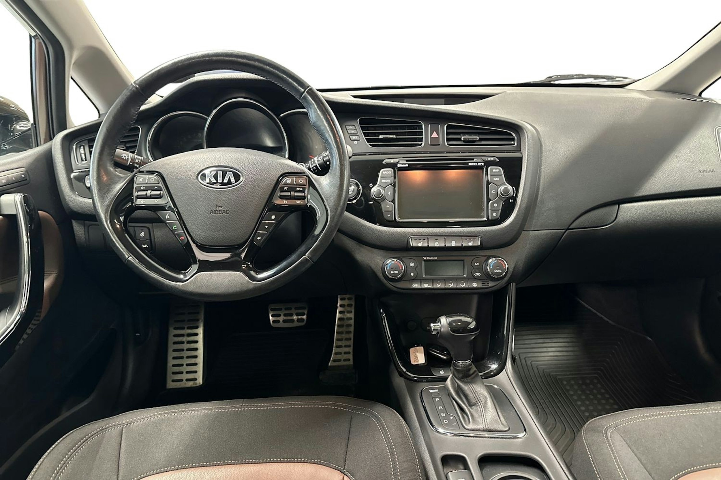 ruskea (beige) Kia cee´d 2014 kuva 9.