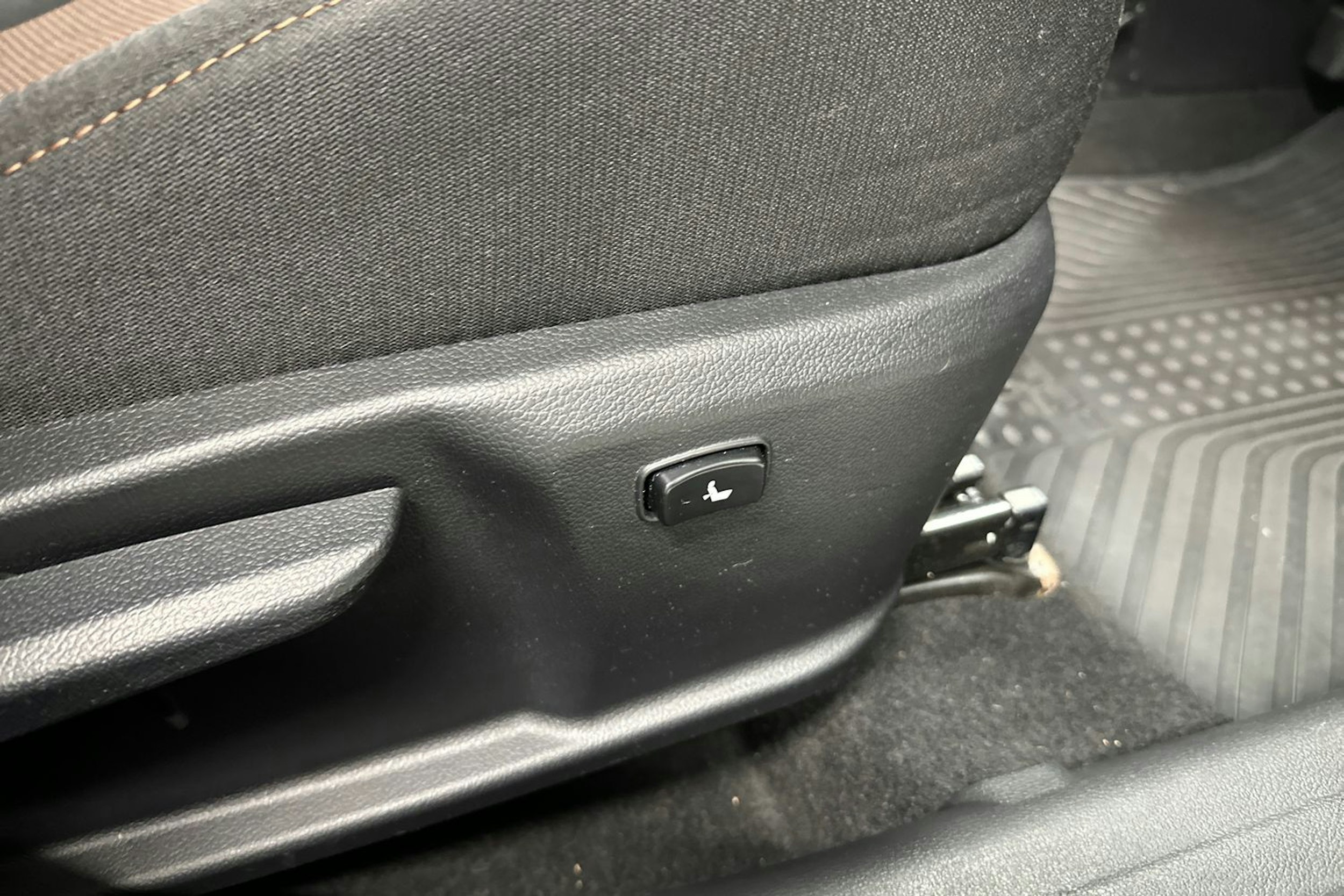 ruskea (beige) Kia cee´d 2014 kuva 37.